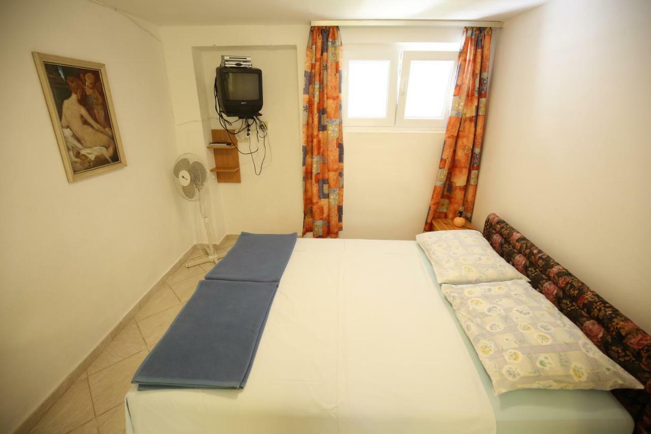 Apartments Paleka Petrcane Esterno foto