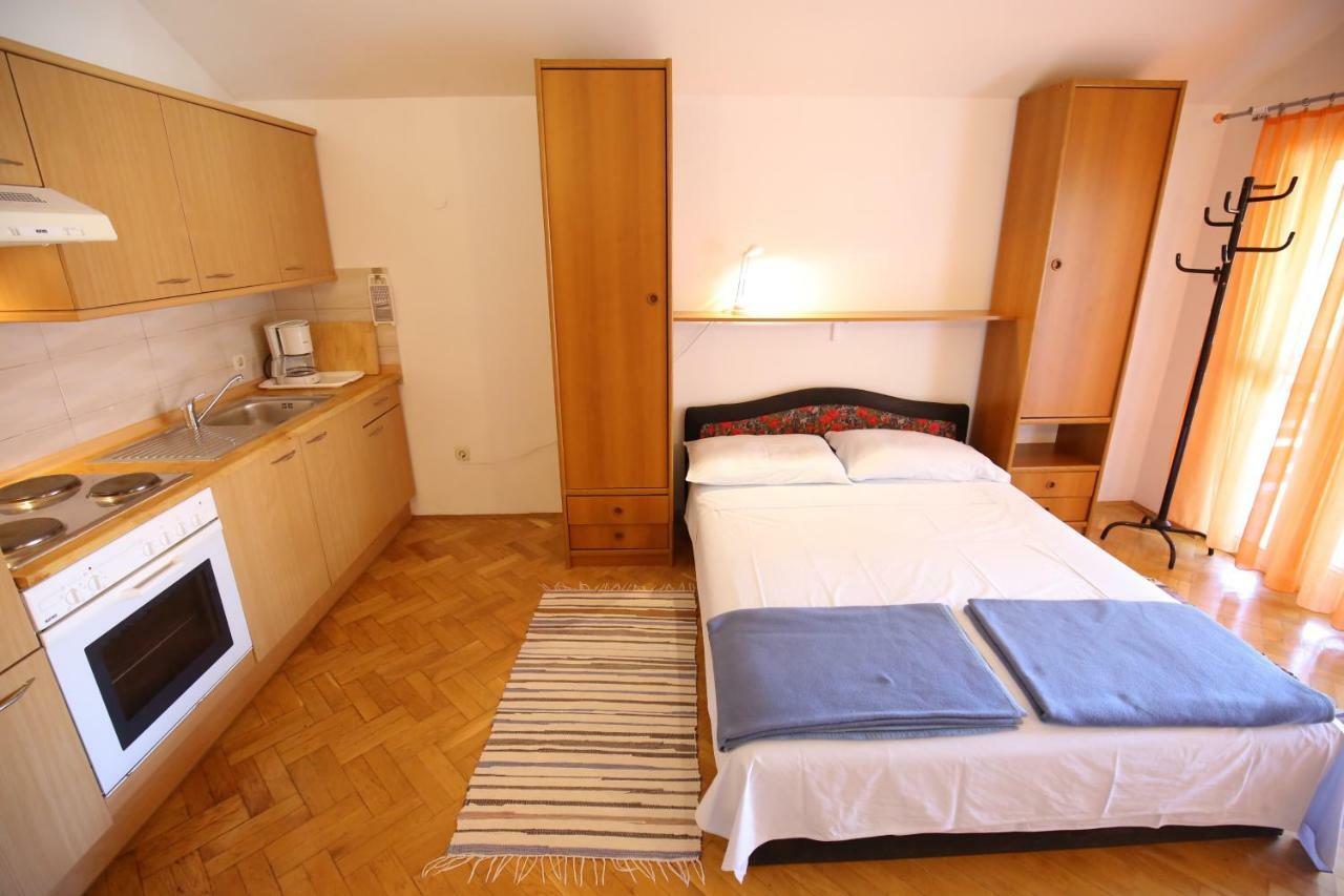 Apartments Paleka Petrcane Esterno foto