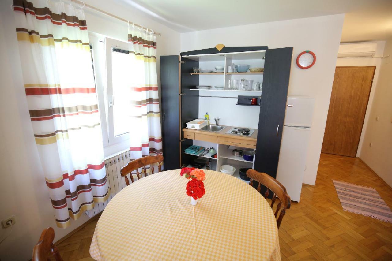 Apartments Paleka Petrcane Esterno foto
