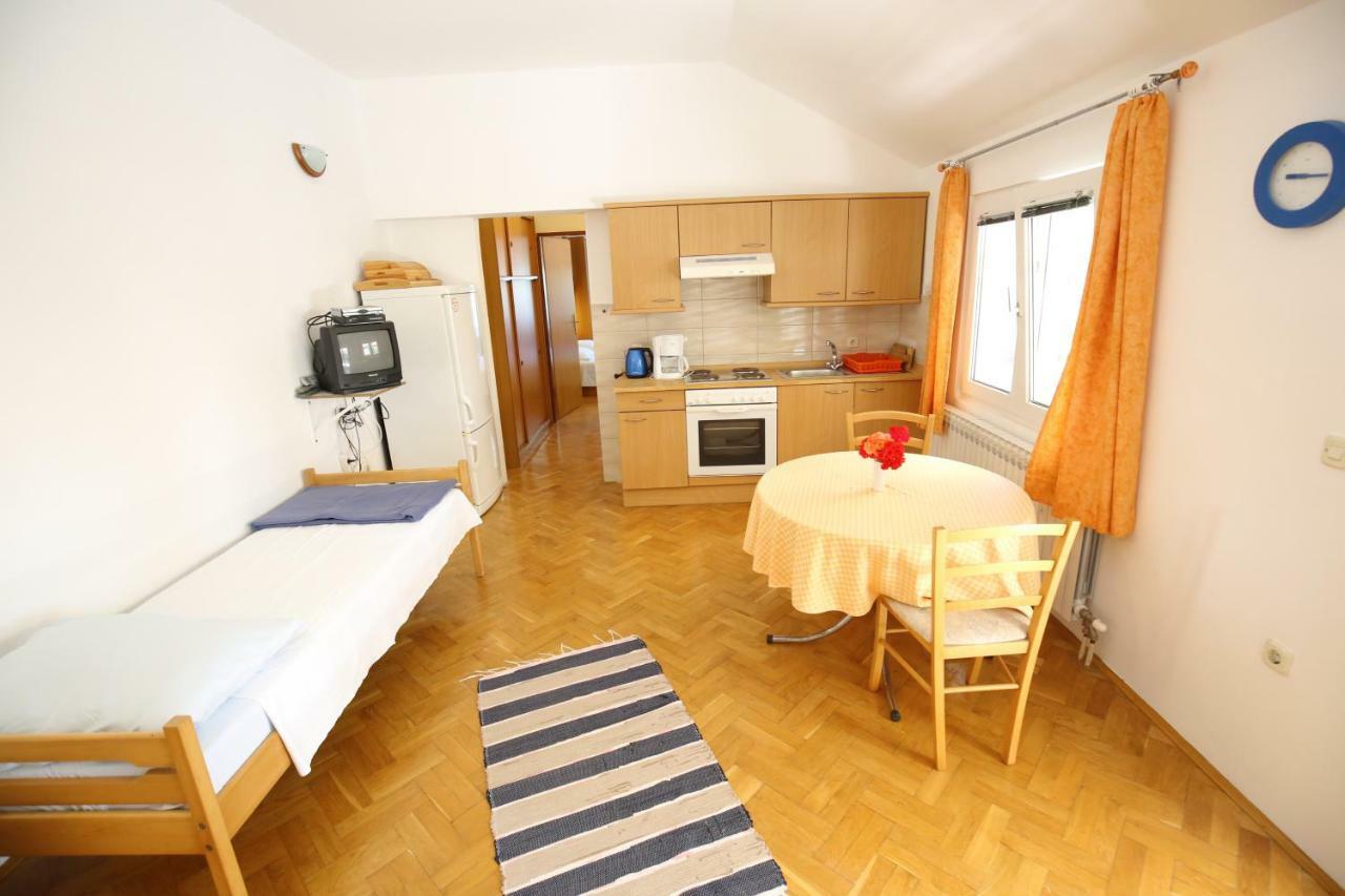 Apartments Paleka Petrcane Esterno foto