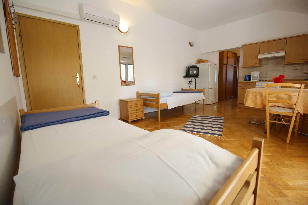 Apartments Paleka Petrcane Esterno foto